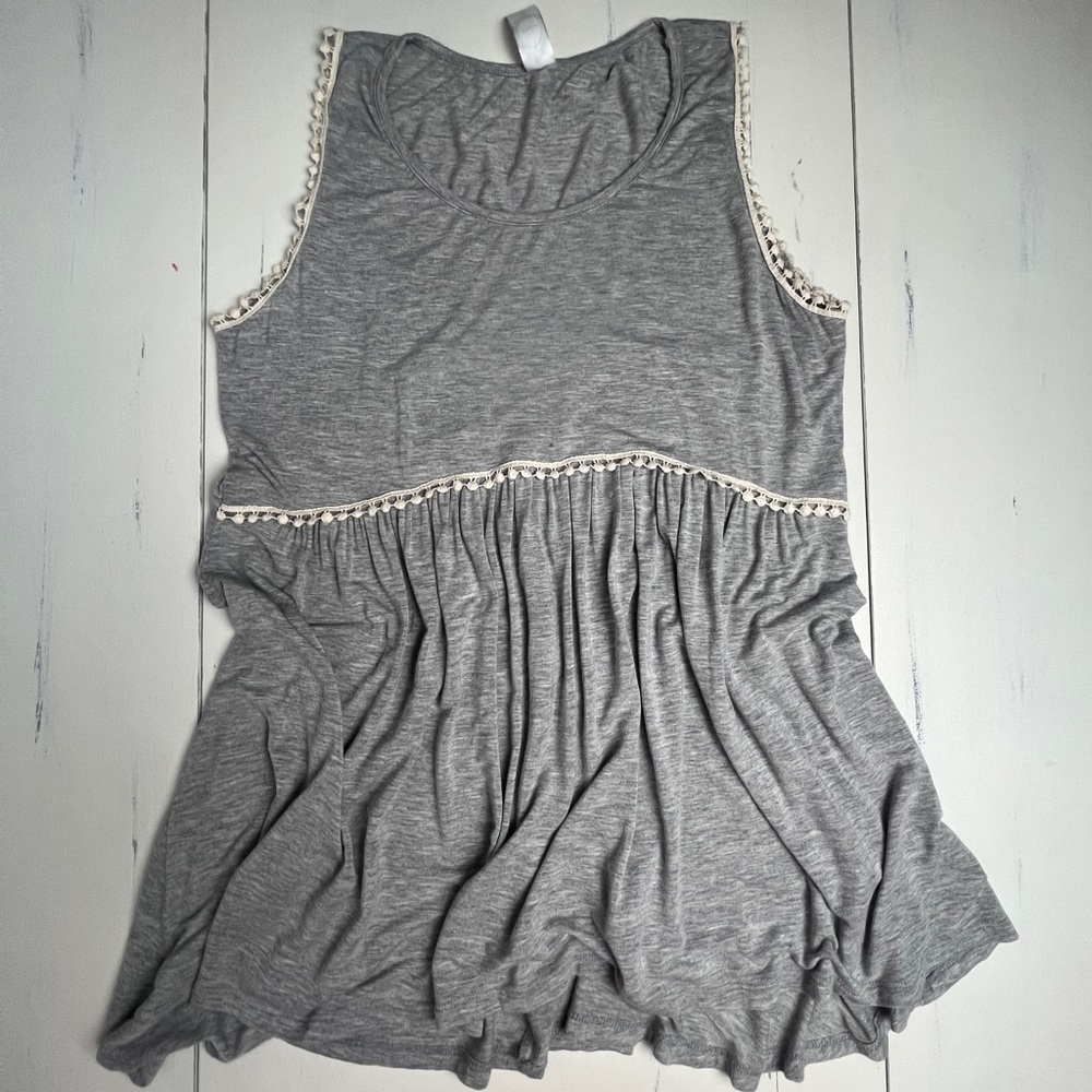 Heather gray peplum tank top with lace L